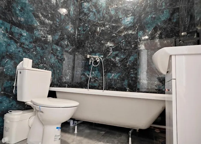 Apartament Pod Jasna Gora 2 Pokoje 2 Lazienki, Na Parterze